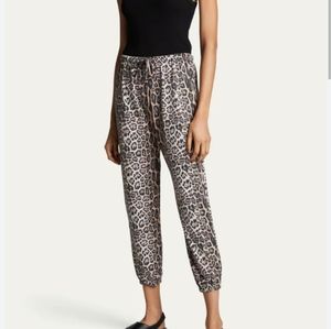 Onzie Leopard Fleece Sweatpants